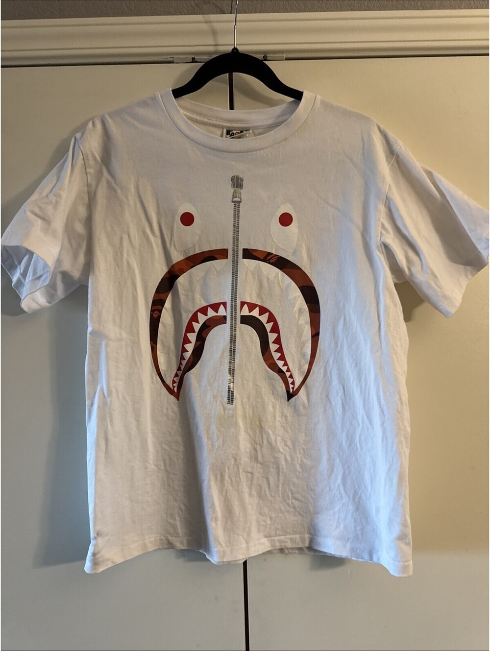 A Bathing Ape BAPE White Shark Jaw Graphic Zipper Camo T-Shirt Mens Medium READ